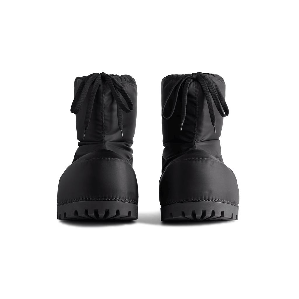 Alaska Low Boot in black nylon