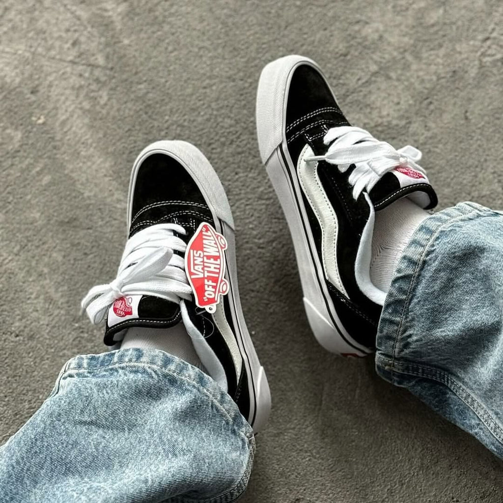 Knu Skool Black White
